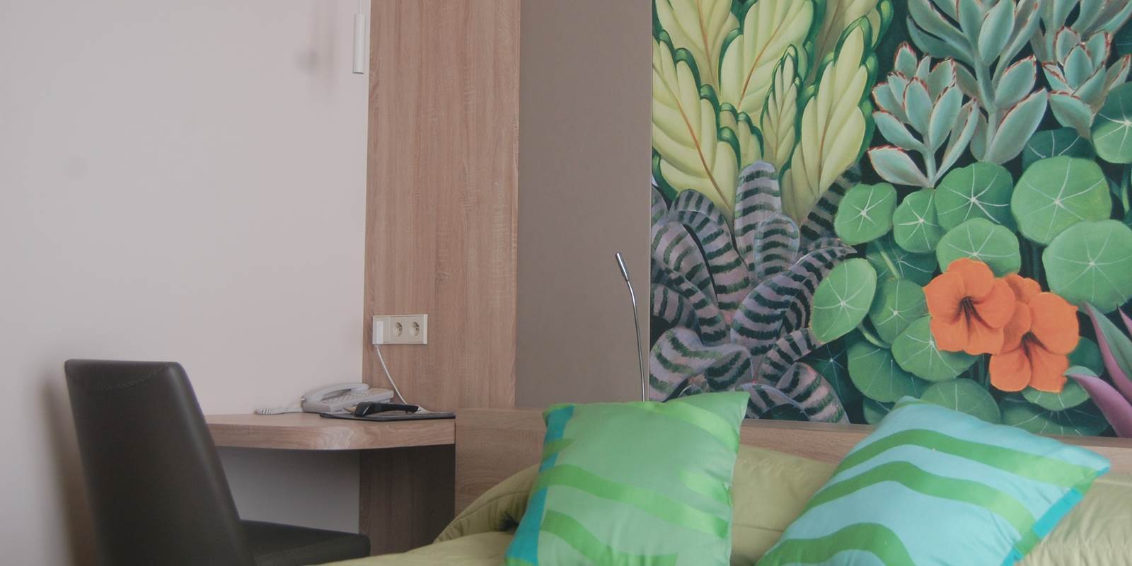 Chambre grand lit hôtel près du jardin du Luxemboug